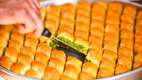 Baklava Şerbeti Ne Zaman Dökülür?