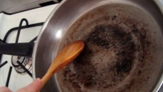 Teflon Tavanın Dışı Nasıl Temizlenir?