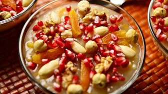 Aşure Neden Yapılır ve Neden Dağıtılır?