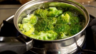 Brokoli Haşlarken Yeşil Kalması İçin Ne Yapmalı?